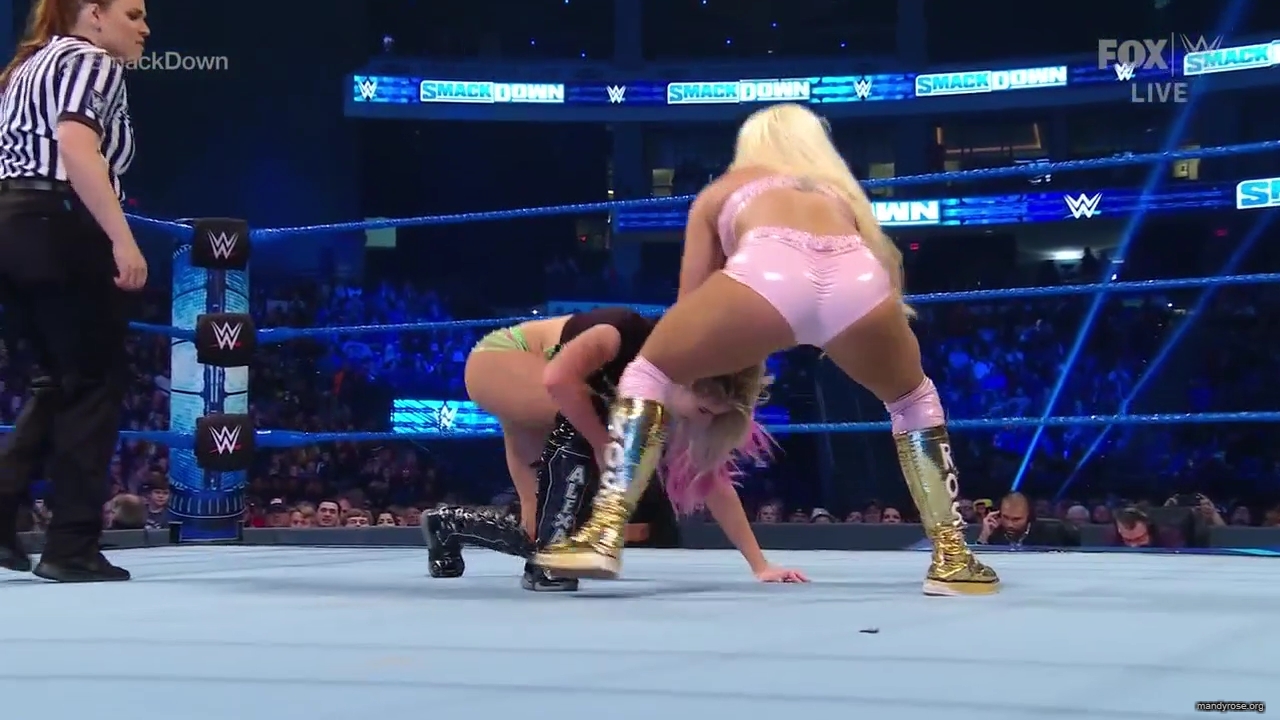 WWE_Friday_Night_SmackDown_2019_12_06_720p_HDTV_x264-NWCHD_mp40270.jpg