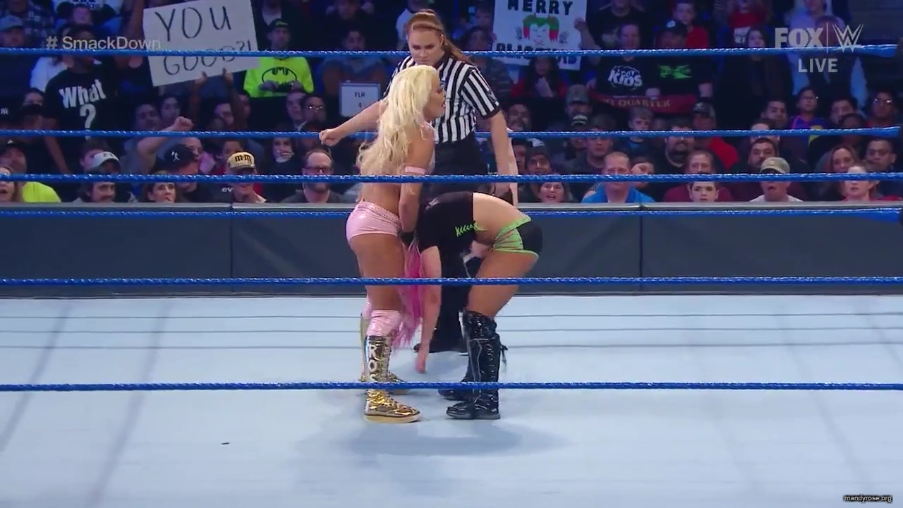 WWE_Friday_Night_SmackDown_2019_12_06_720p_HDTV_x264-NWCHD_mp40271.jpg
