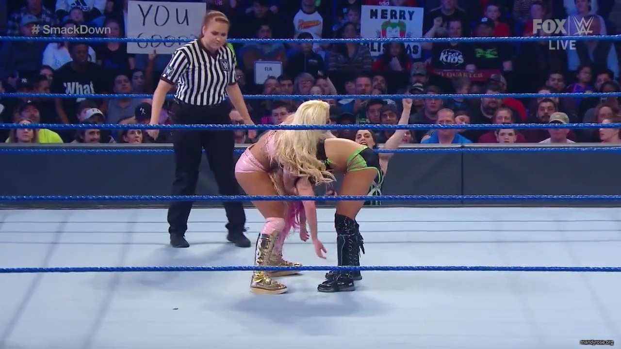 WWE_Friday_Night_SmackDown_2019_12_06_720p_HDTV_x264-NWCHD_mp40272.jpg