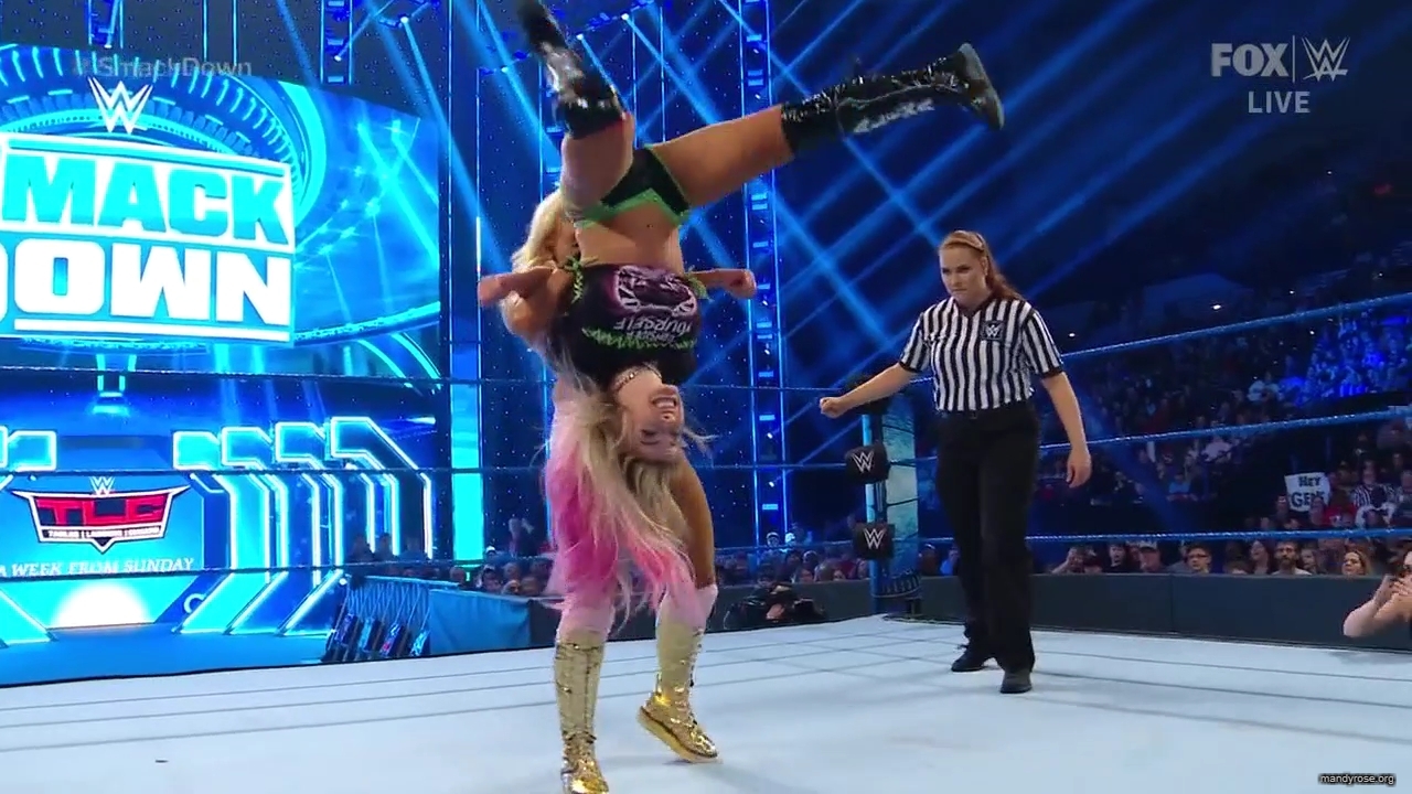 WWE_Friday_Night_SmackDown_2019_12_06_720p_HDTV_x264-NWCHD_mp40276.jpg