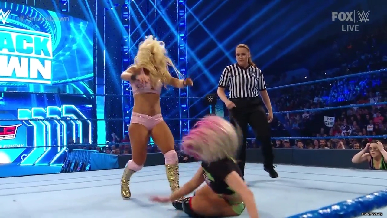 WWE_Friday_Night_SmackDown_2019_12_06_720p_HDTV_x264-NWCHD_mp40277.jpg
