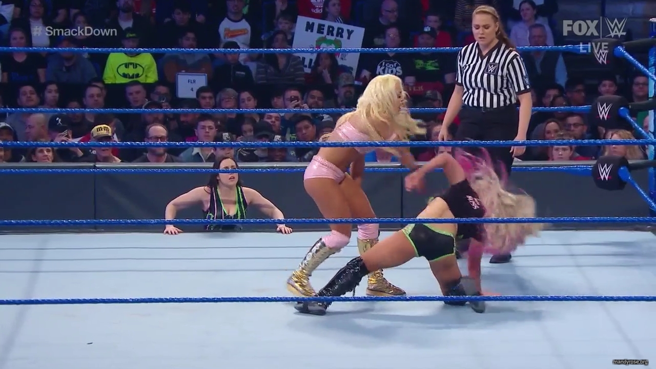 WWE_Friday_Night_SmackDown_2019_12_06_720p_HDTV_x264-NWCHD_mp40289.jpg