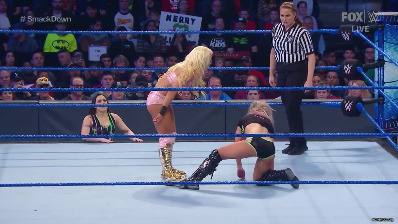 WWE_Friday_Night_SmackDown_2019_12_06_720p_HDTV_x264-NWCHD_mp40290.jpg