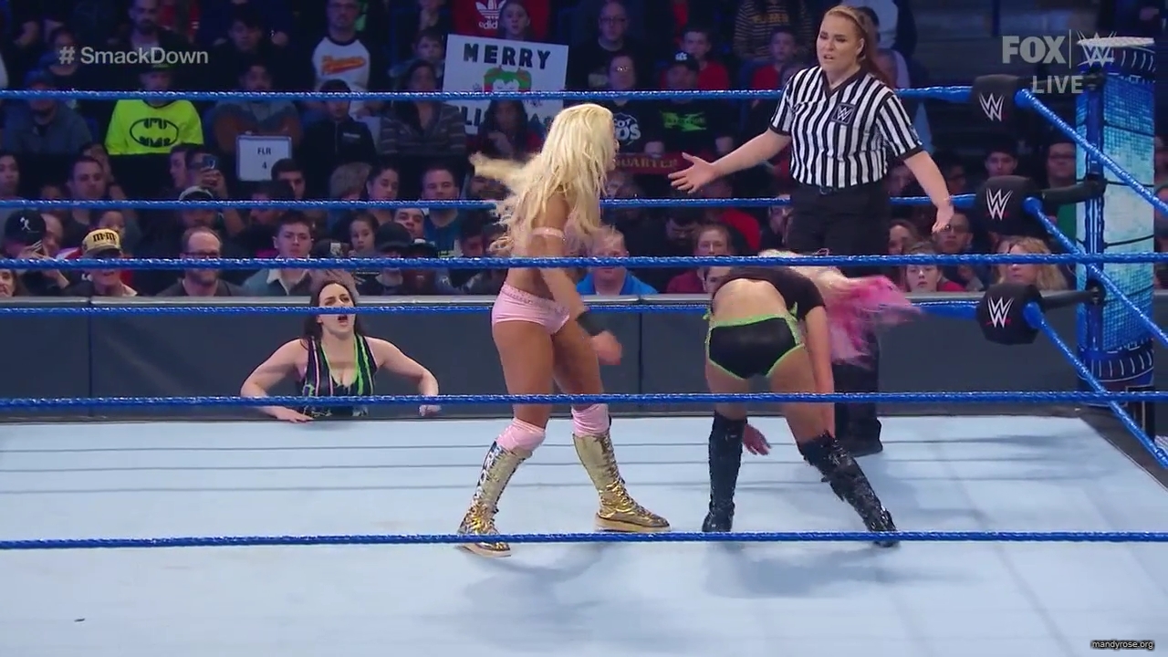 WWE_Friday_Night_SmackDown_2019_12_06_720p_HDTV_x264-NWCHD_mp40292.jpg
