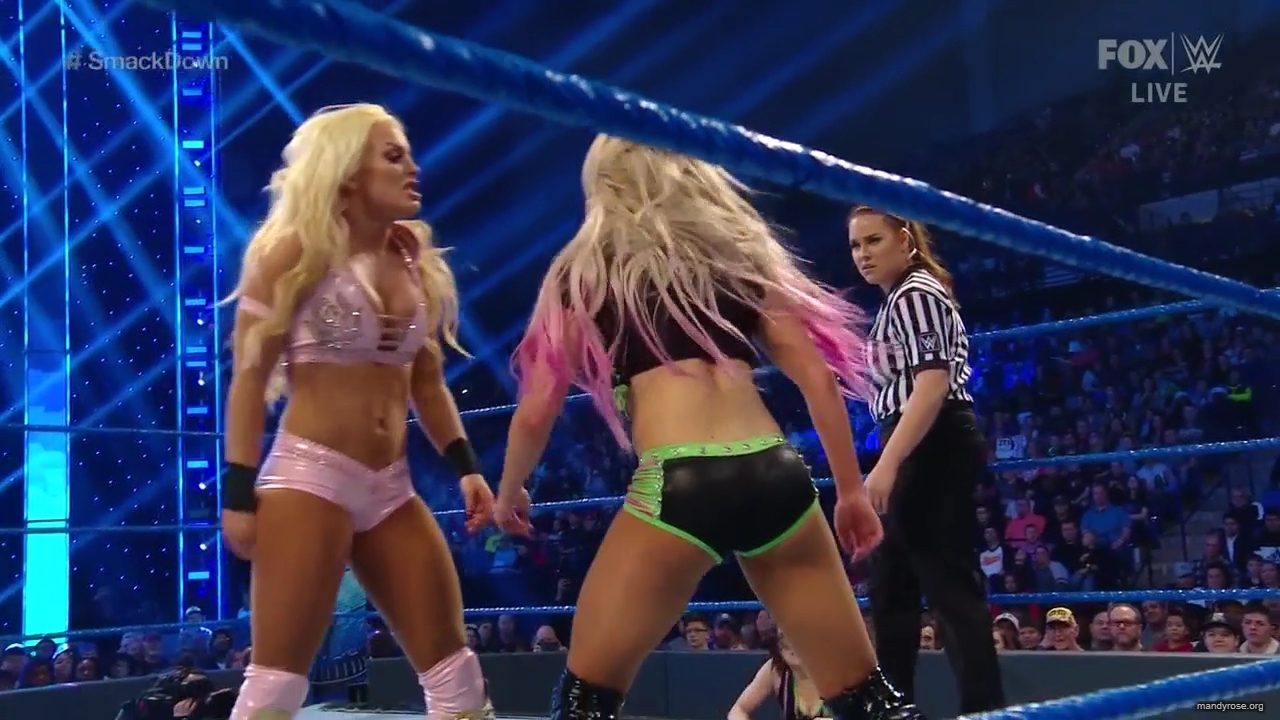 WWE_Friday_Night_SmackDown_2019_12_06_720p_HDTV_x264-NWCHD_mp40295.jpg