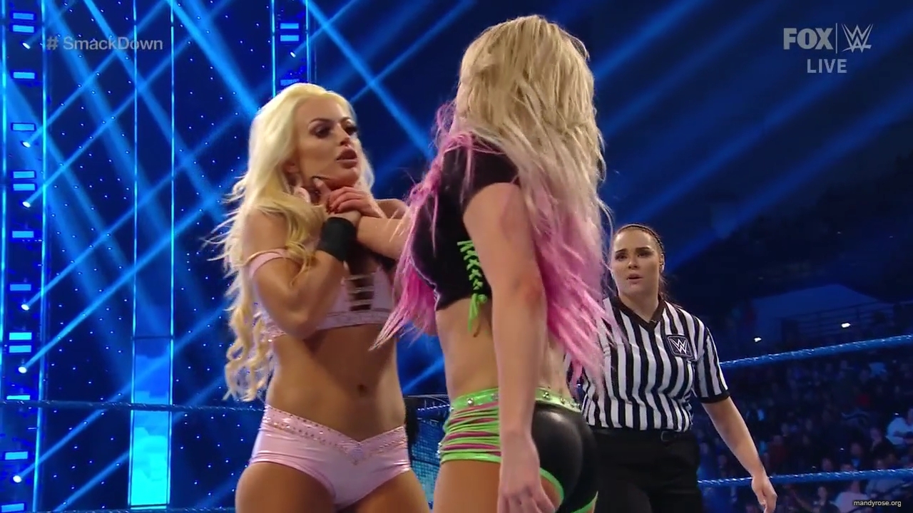 WWE_Friday_Night_SmackDown_2019_12_06_720p_HDTV_x264-NWCHD_mp40299.jpg