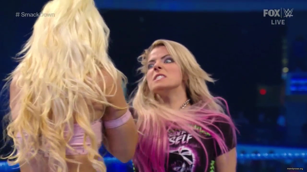 WWE_Friday_Night_SmackDown_2019_12_06_720p_HDTV_x264-NWCHD_mp40300.jpg