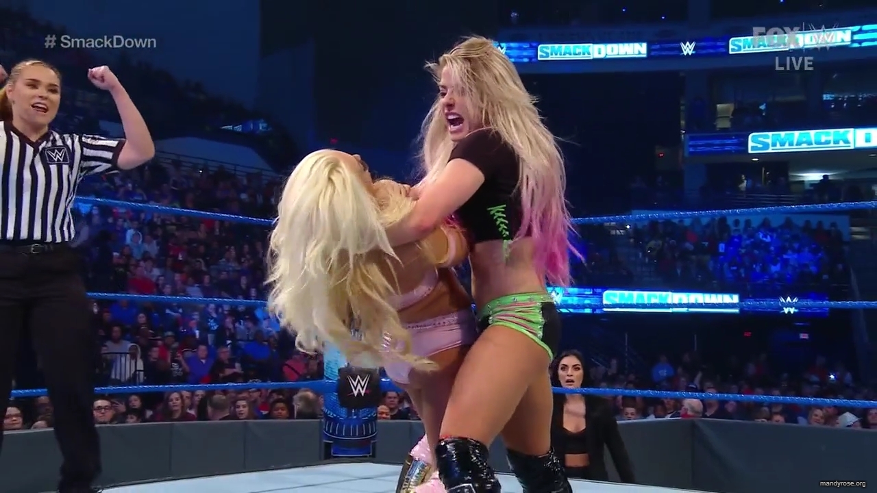 WWE_Friday_Night_SmackDown_2019_12_06_720p_HDTV_x264-NWCHD_mp40303.jpg