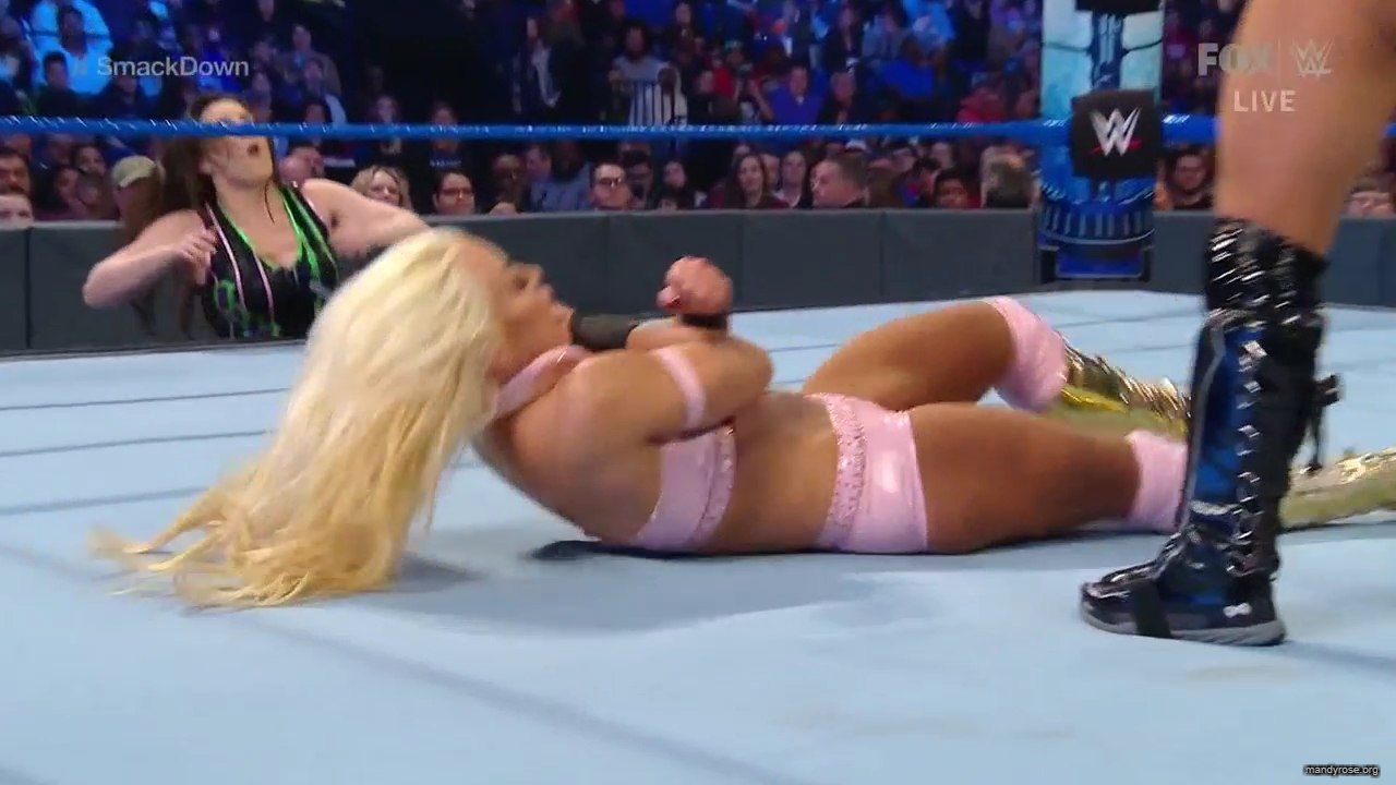 WWE_Friday_Night_SmackDown_2019_12_06_720p_HDTV_x264-NWCHD_mp40306.jpg