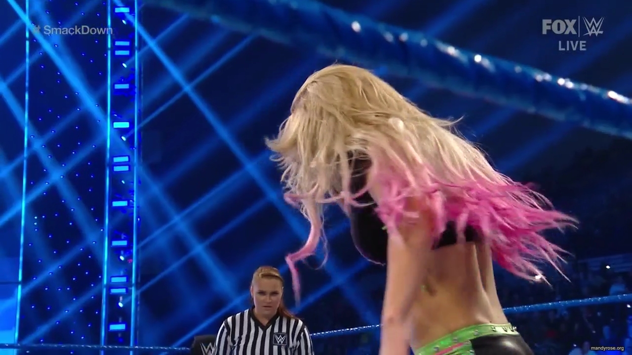 WWE_Friday_Night_SmackDown_2019_12_06_720p_HDTV_x264-NWCHD_mp40308.jpg