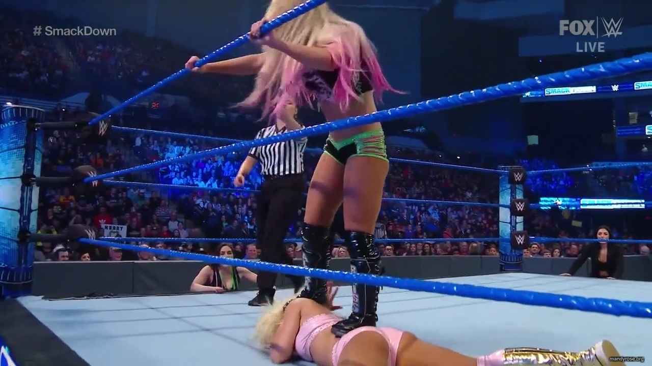 WWE_Friday_Night_SmackDown_2019_12_06_720p_HDTV_x264-NWCHD_mp40320.jpg