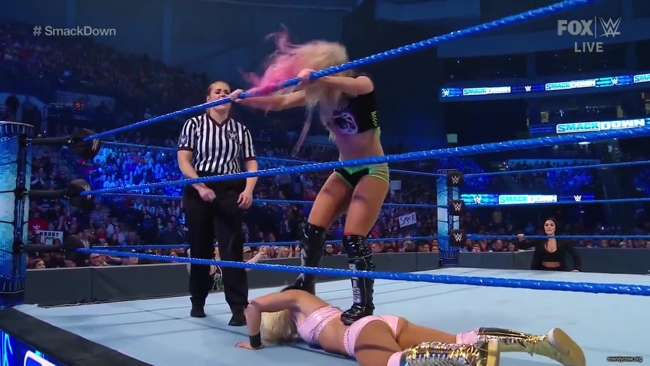 WWE_Friday_Night_SmackDown_2019_12_06_720p_HDTV_x264-NWCHD_mp40324.jpg