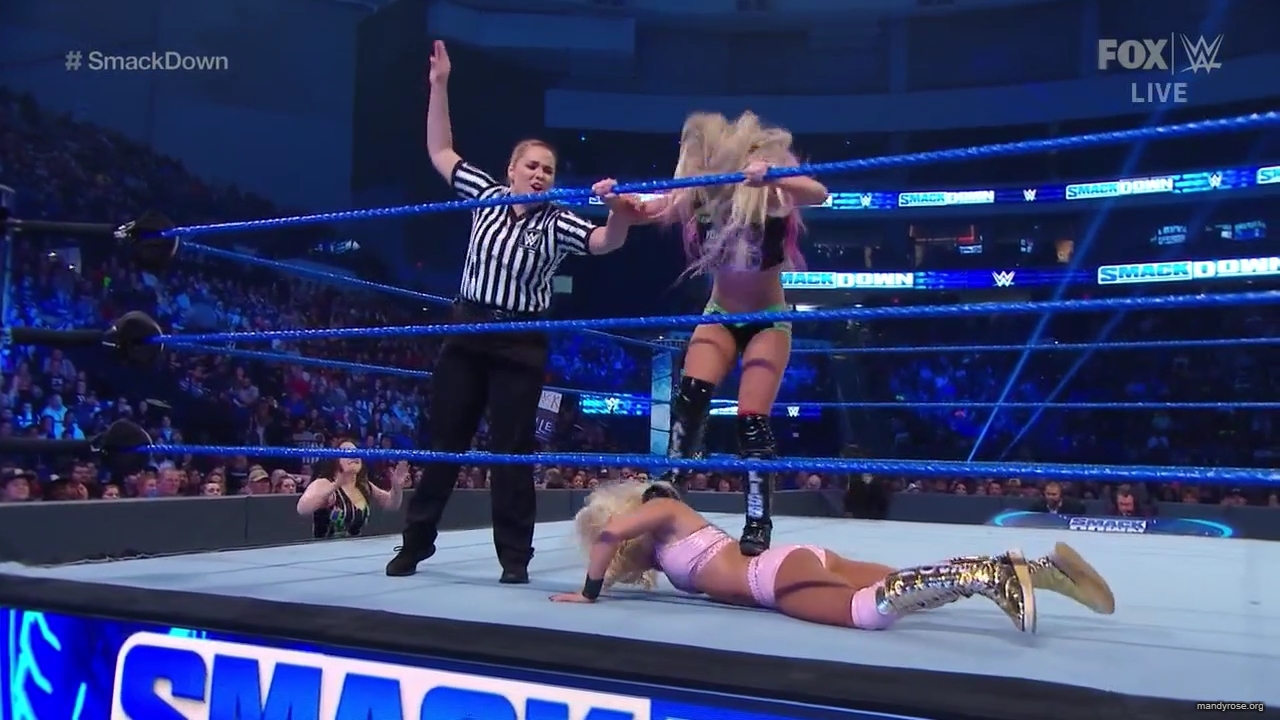 WWE_Friday_Night_SmackDown_2019_12_06_720p_HDTV_x264-NWCHD_mp40326.jpg