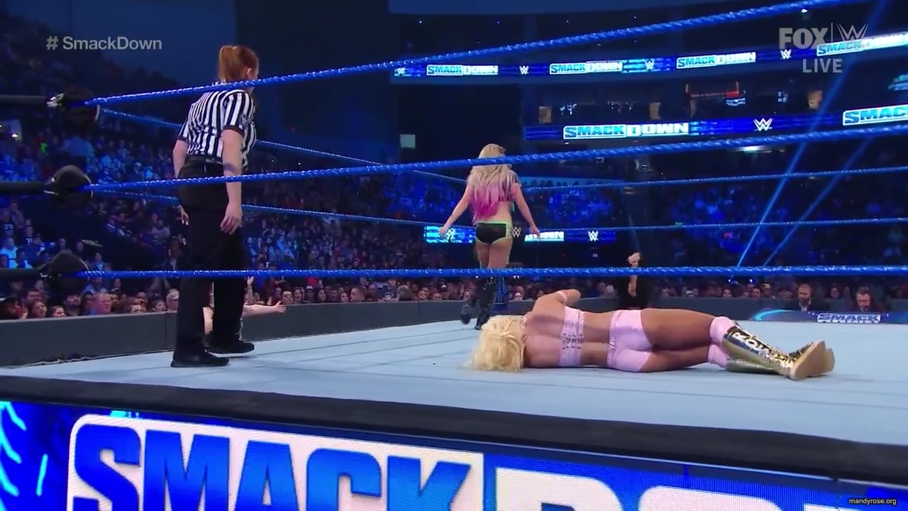 WWE_Friday_Night_SmackDown_2019_12_06_720p_HDTV_x264-NWCHD_mp40329.jpg