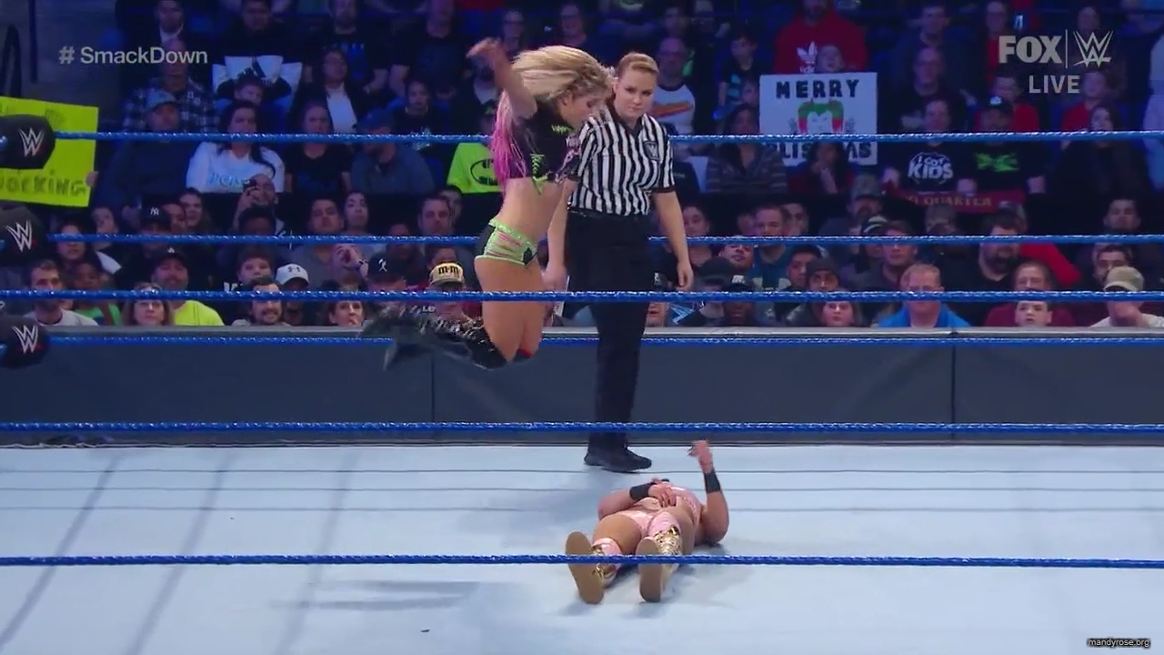 WWE_Friday_Night_SmackDown_2019_12_06_720p_HDTV_x264-NWCHD_mp40335.jpg