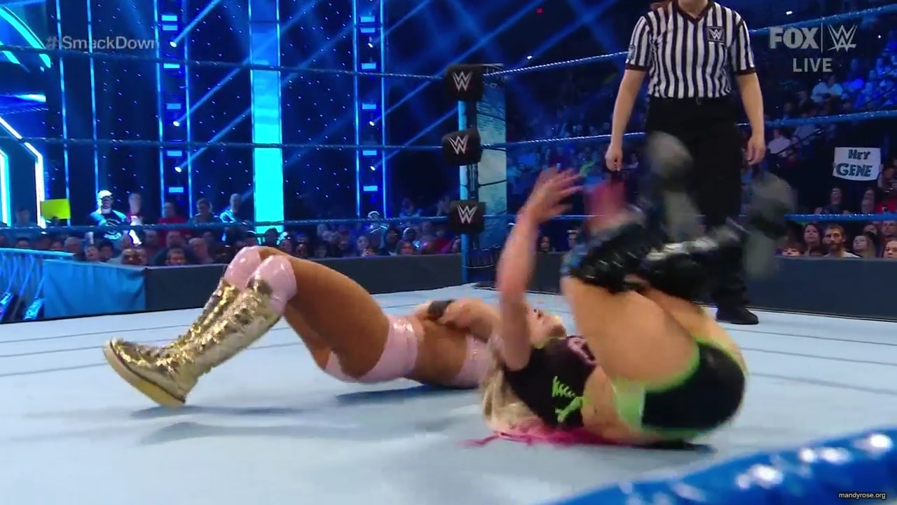 WWE_Friday_Night_SmackDown_2019_12_06_720p_HDTV_x264-NWCHD_mp40336.jpg