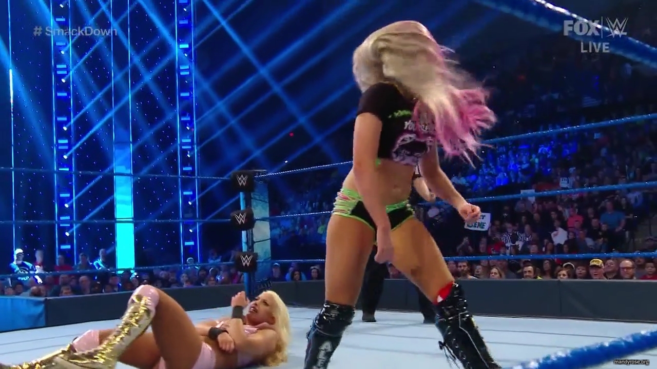 WWE_Friday_Night_SmackDown_2019_12_06_720p_HDTV_x264-NWCHD_mp40337.jpg