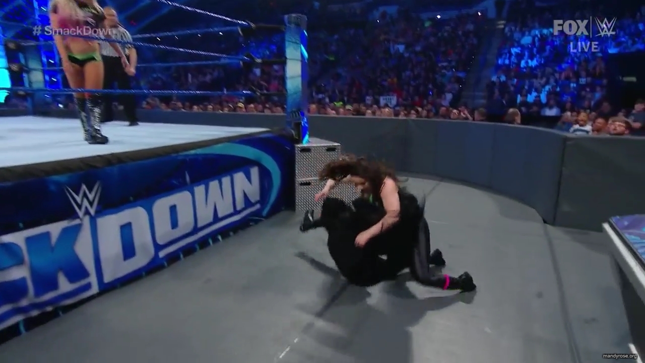 WWE_Friday_Night_SmackDown_2019_12_06_720p_HDTV_x264-NWCHD_mp40341.jpg