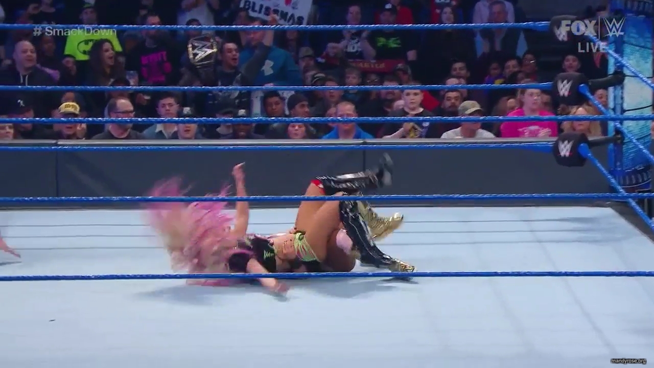 WWE_Friday_Night_SmackDown_2019_12_06_720p_HDTV_x264-NWCHD_mp40344.jpg