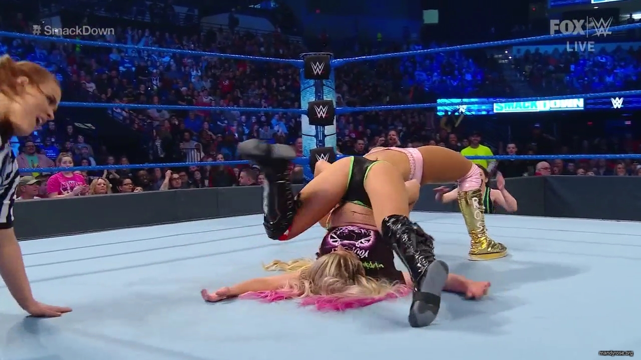 WWE_Friday_Night_SmackDown_2019_12_06_720p_HDTV_x264-NWCHD_mp40345.jpg