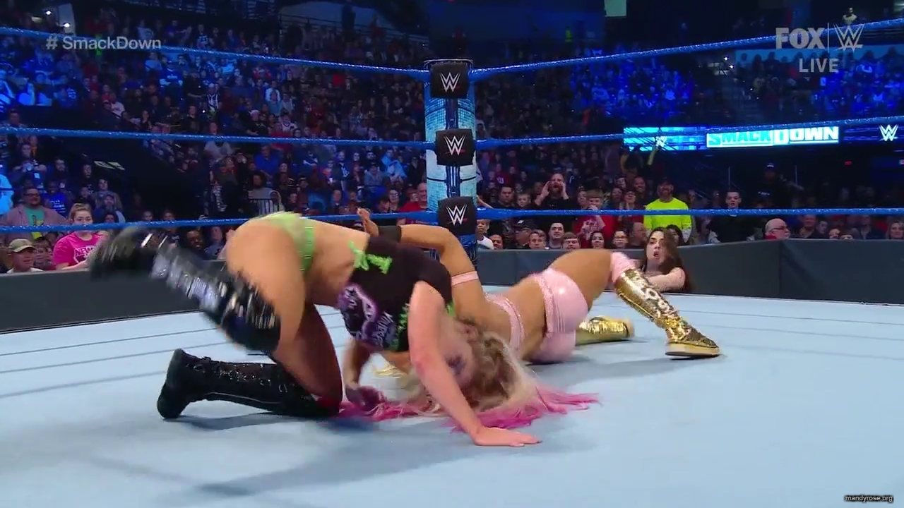 WWE_Friday_Night_SmackDown_2019_12_06_720p_HDTV_x264-NWCHD_mp40346.jpg