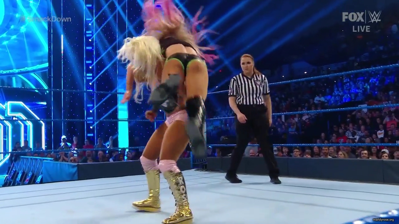 WWE_Friday_Night_SmackDown_2019_12_06_720p_HDTV_x264-NWCHD_mp40349.jpg
