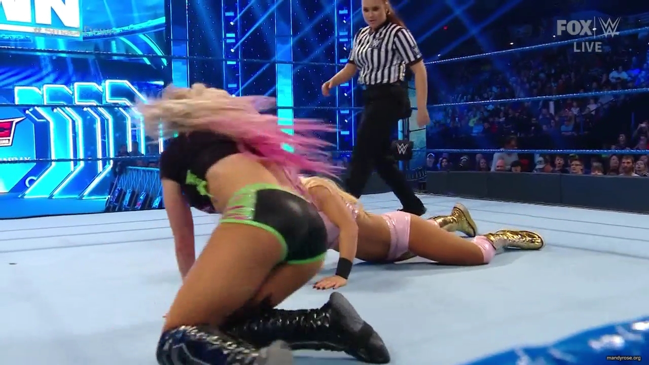 WWE_Friday_Night_SmackDown_2019_12_06_720p_HDTV_x264-NWCHD_mp40351.jpg