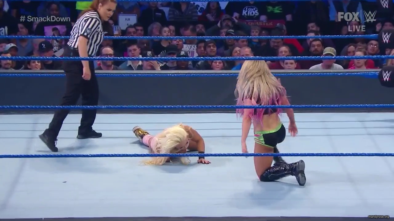 WWE_Friday_Night_SmackDown_2019_12_06_720p_HDTV_x264-NWCHD_mp40352.jpg