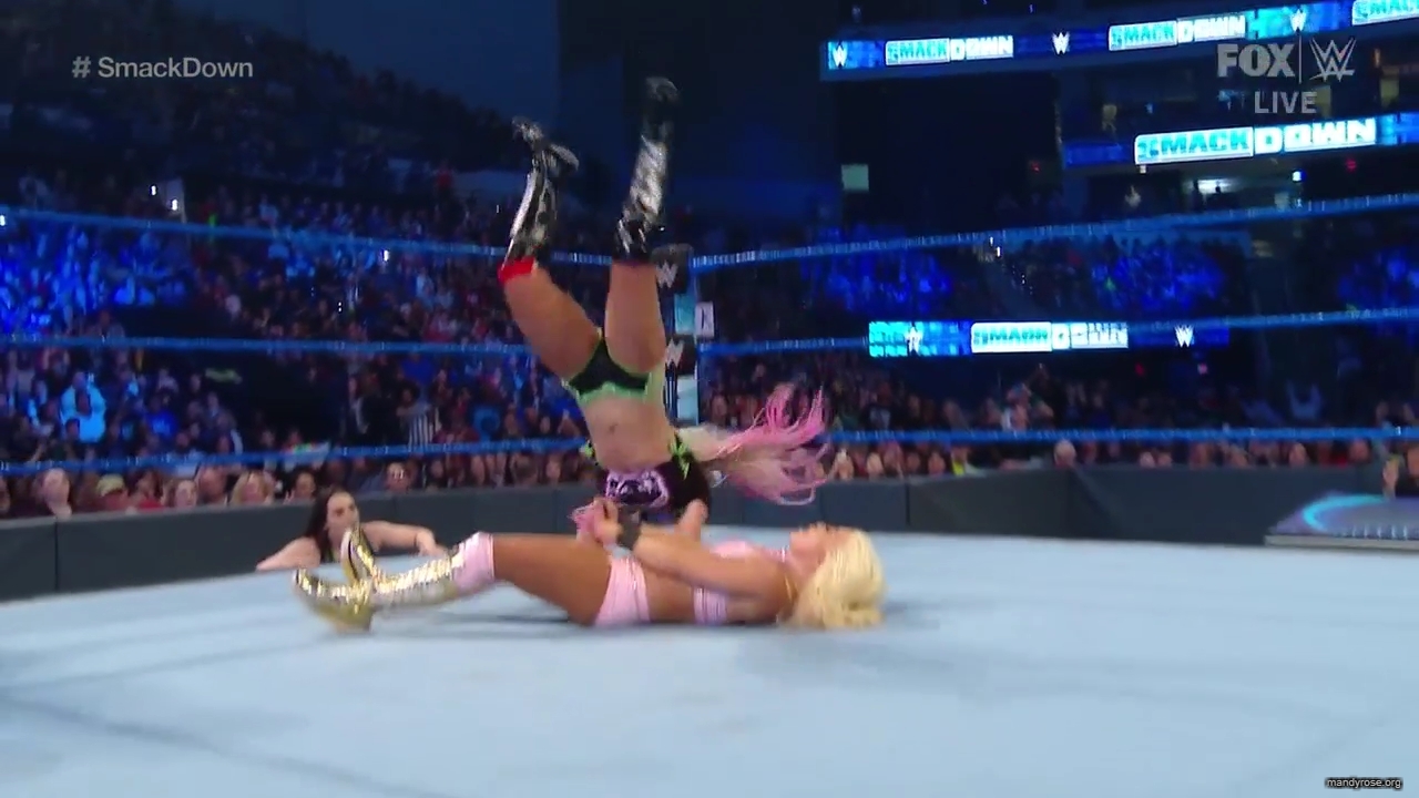 WWE_Friday_Night_SmackDown_2019_12_06_720p_HDTV_x264-NWCHD_mp40372.jpg