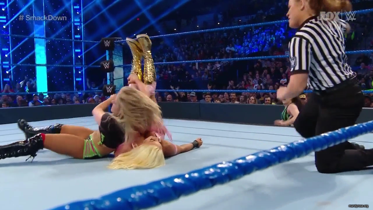 WWE_Friday_Night_SmackDown_2019_12_06_720p_HDTV_x264-NWCHD_mp40377.jpg