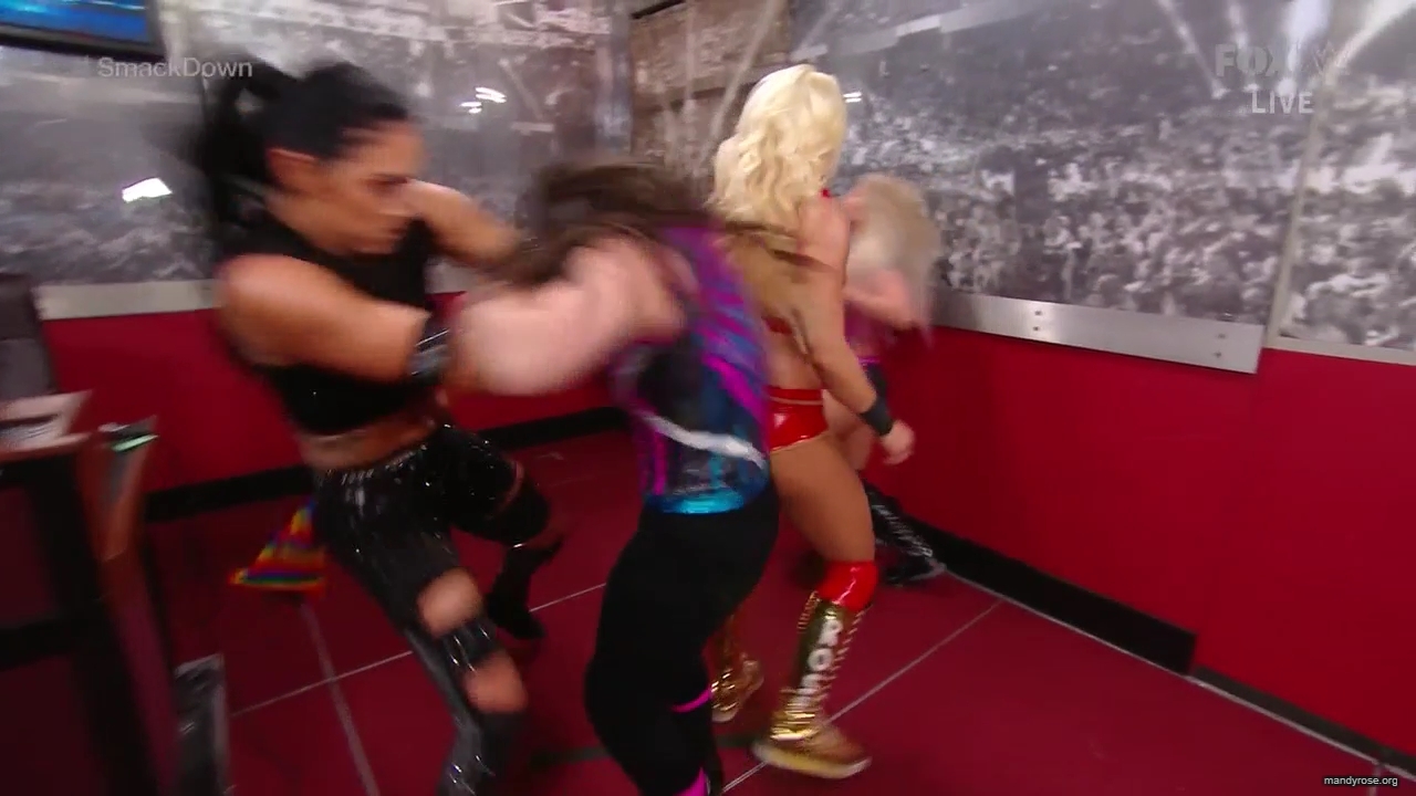 WWE_Friday_Night_SmackDown_2019_12_13_720p_HDTV_x264-NWCHD_mp40082.jpg