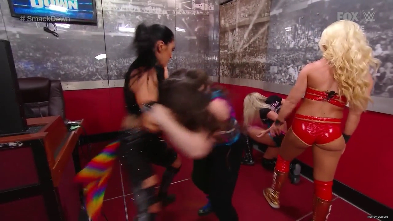 WWE_Friday_Night_SmackDown_2019_12_13_720p_HDTV_x264-NWCHD_mp40083.jpg