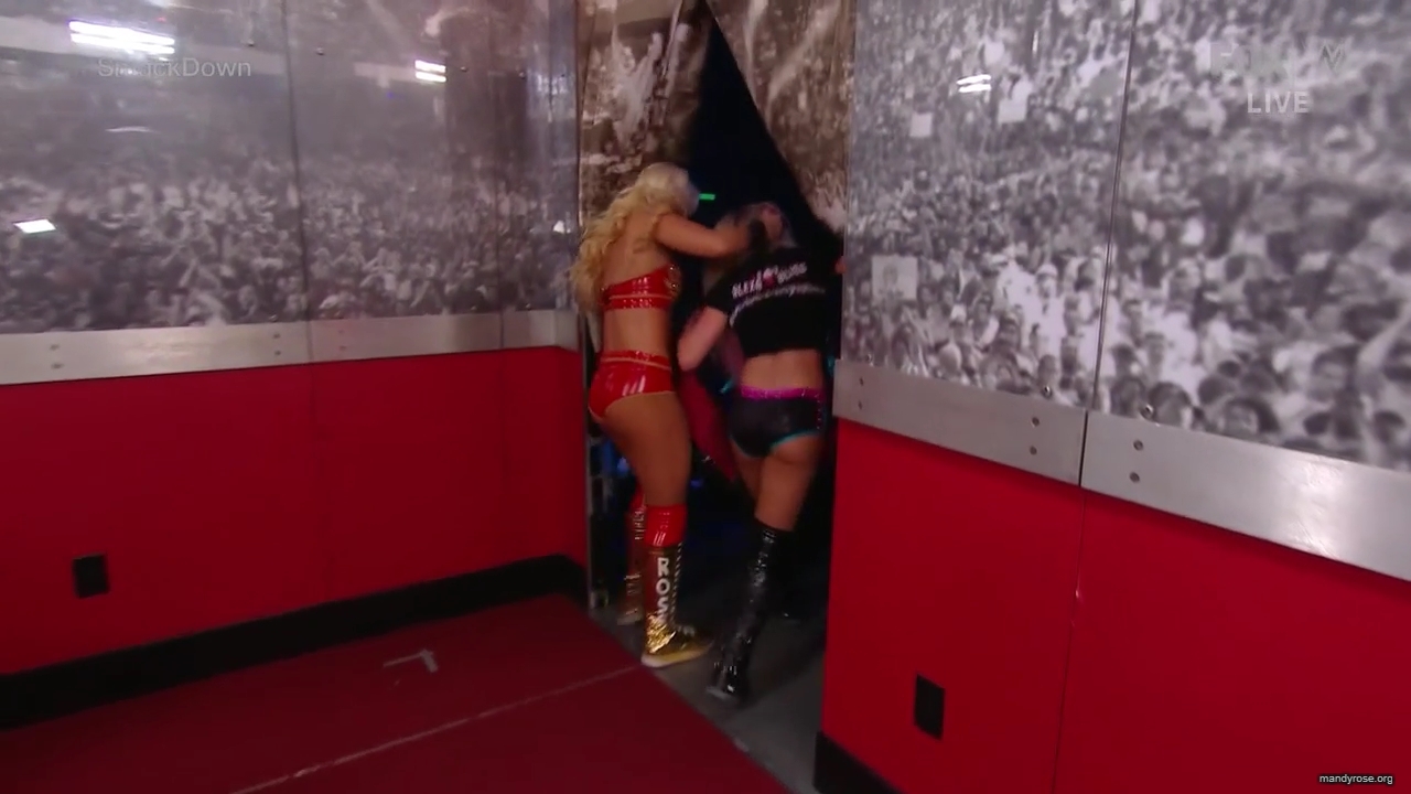 WWE_Friday_Night_SmackDown_2019_12_13_720p_HDTV_x264-NWCHD_mp40087.jpg