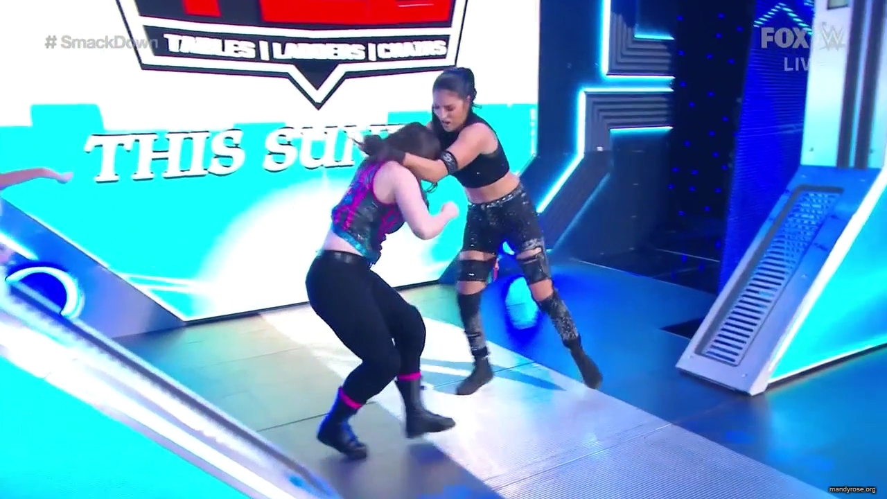 WWE_Friday_Night_SmackDown_2019_12_13_720p_HDTV_x264-NWCHD_mp40090.jpg