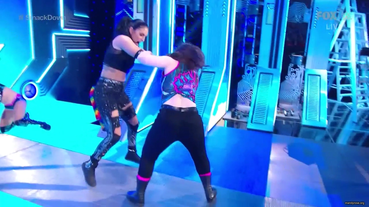 WWE_Friday_Night_SmackDown_2019_12_13_720p_HDTV_x264-NWCHD_mp40092.jpg