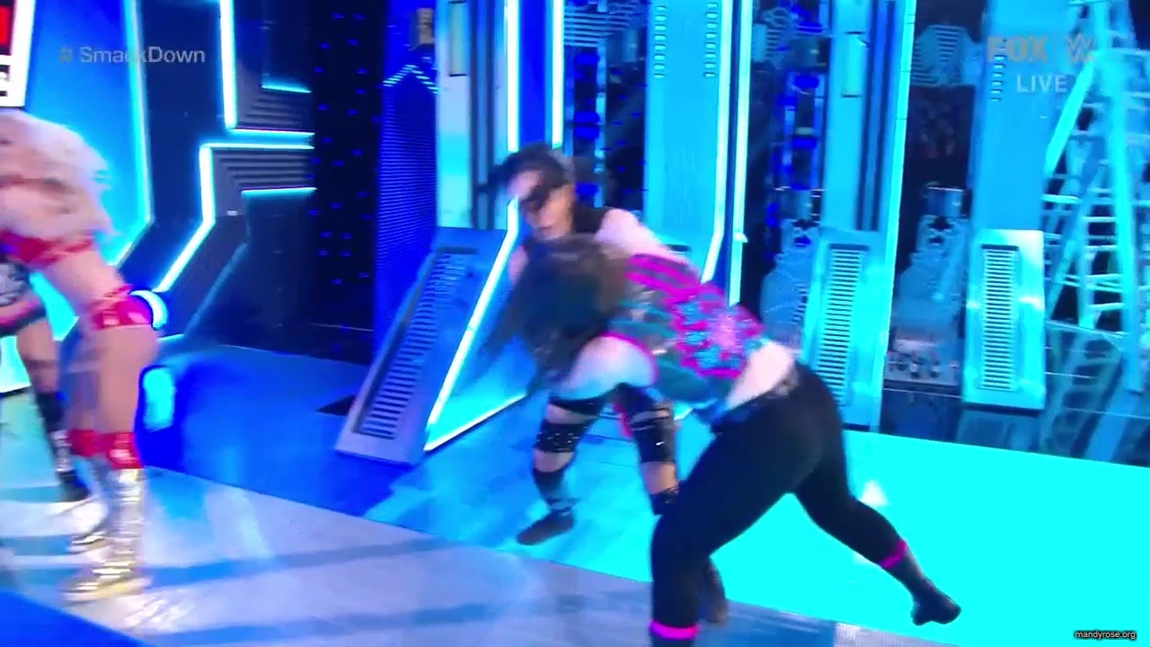 WWE_Friday_Night_SmackDown_2019_12_13_720p_HDTV_x264-NWCHD_mp40094.jpg