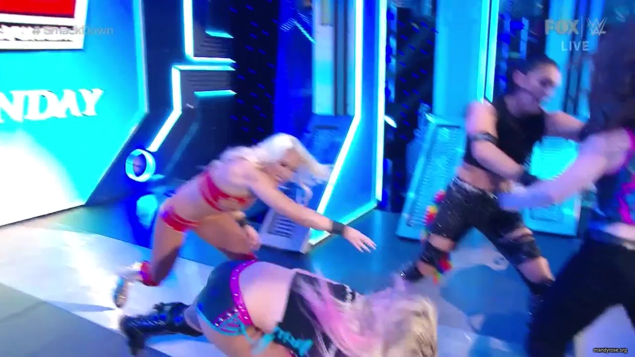 WWE_Friday_Night_SmackDown_2019_12_13_720p_HDTV_x264-NWCHD_mp40095.jpg