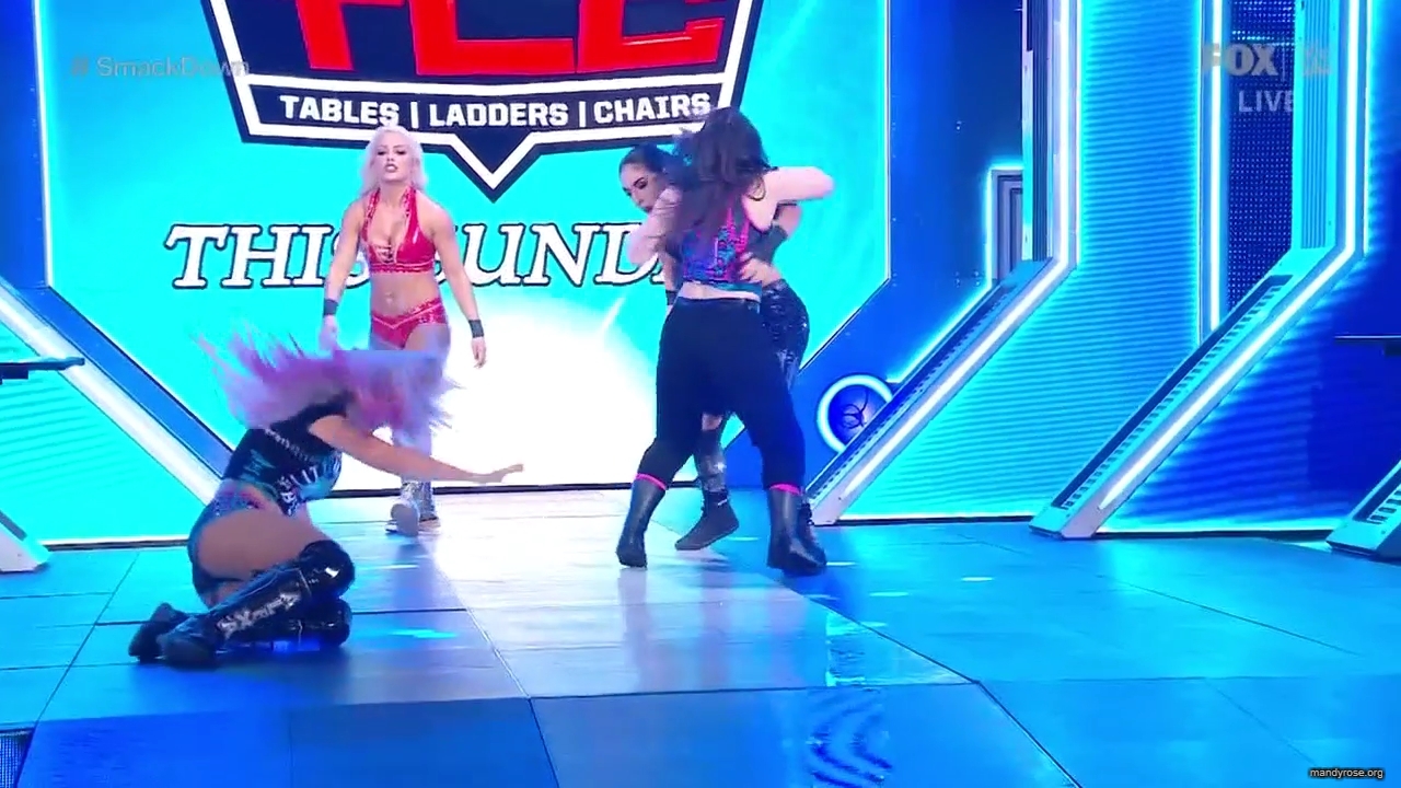 WWE_Friday_Night_SmackDown_2019_12_13_720p_HDTV_x264-NWCHD_mp40096.jpg