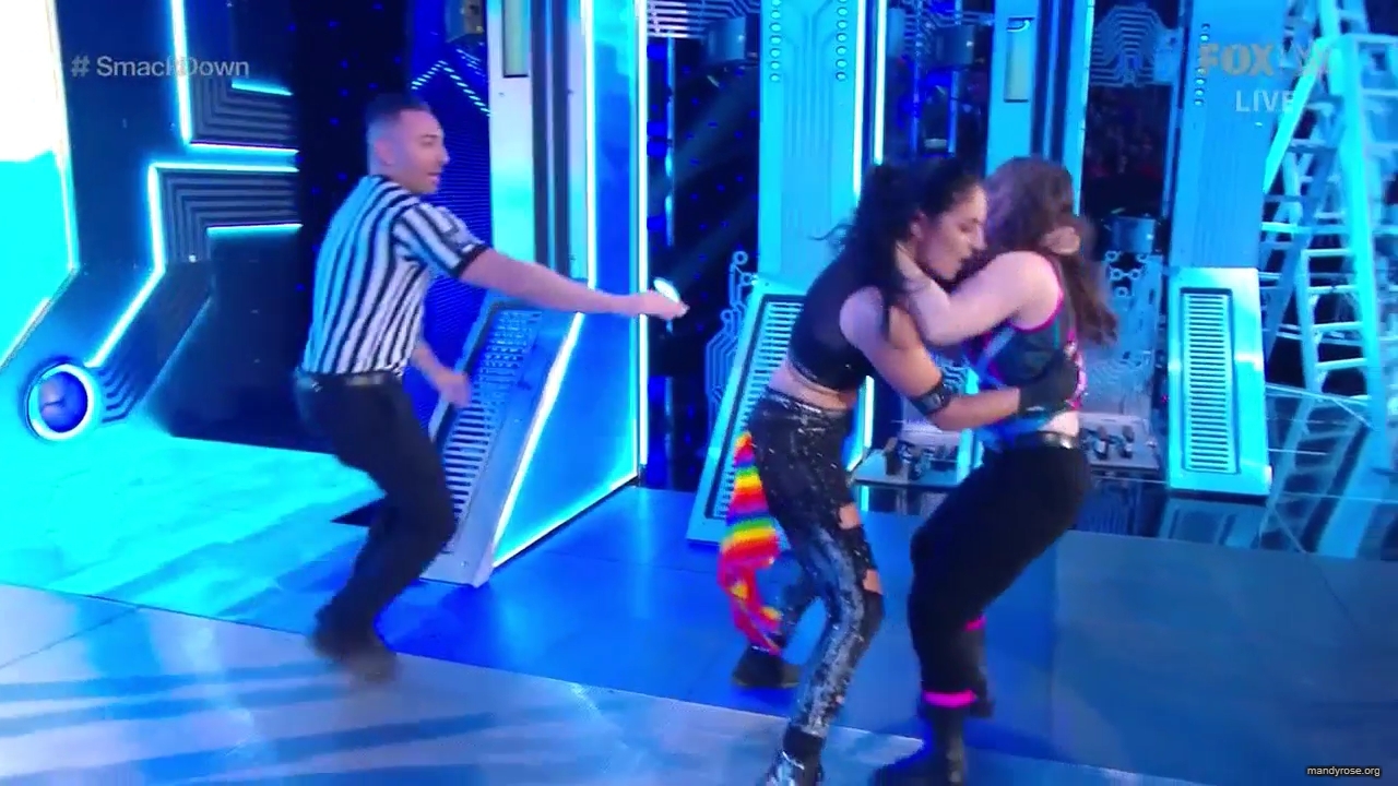WWE_Friday_Night_SmackDown_2019_12_13_720p_HDTV_x264-NWCHD_mp40100.jpg
