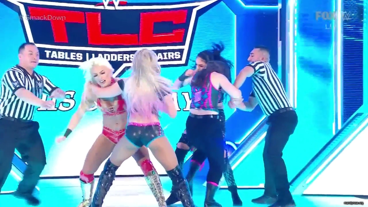 WWE_Friday_Night_SmackDown_2019_12_13_720p_HDTV_x264-NWCHD_mp40102.jpg