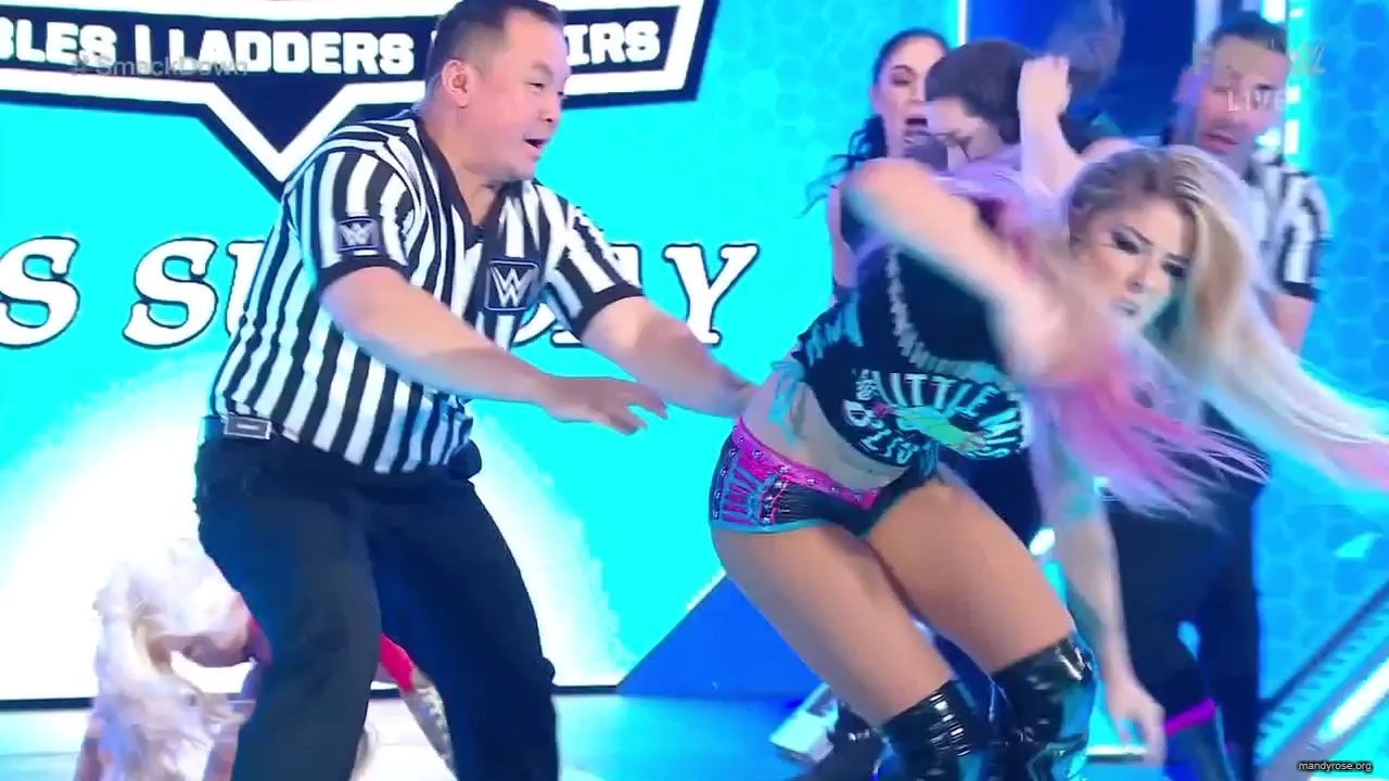 WWE_Friday_Night_SmackDown_2019_12_13_720p_HDTV_x264-NWCHD_mp40105.jpg