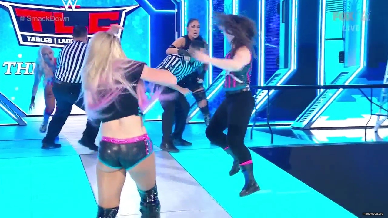 WWE_Friday_Night_SmackDown_2019_12_13_720p_HDTV_x264-NWCHD_mp40107.jpg