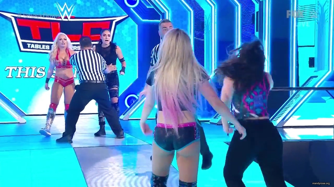 WWE_Friday_Night_SmackDown_2019_12_13_720p_HDTV_x264-NWCHD_mp40111.jpg