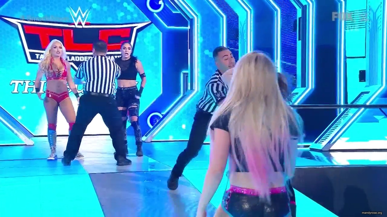 WWE_Friday_Night_SmackDown_2019_12_13_720p_HDTV_x264-NWCHD_mp40112.jpg