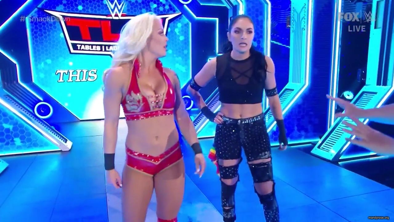 WWE_Friday_Night_SmackDown_2019_12_13_720p_HDTV_x264-NWCHD_mp40121.jpg