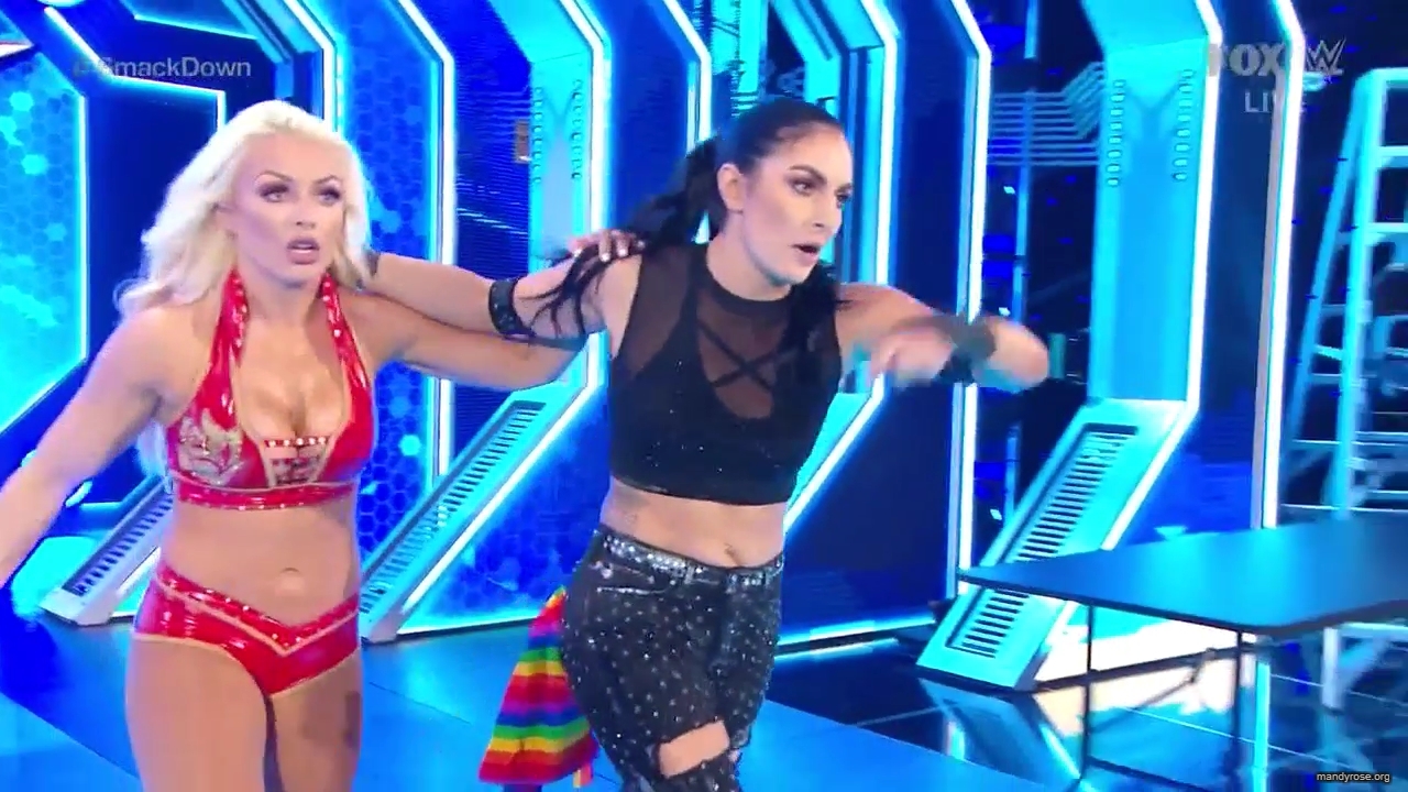 WWE_Friday_Night_SmackDown_2019_12_13_720p_HDTV_x264-NWCHD_mp40129.jpg
