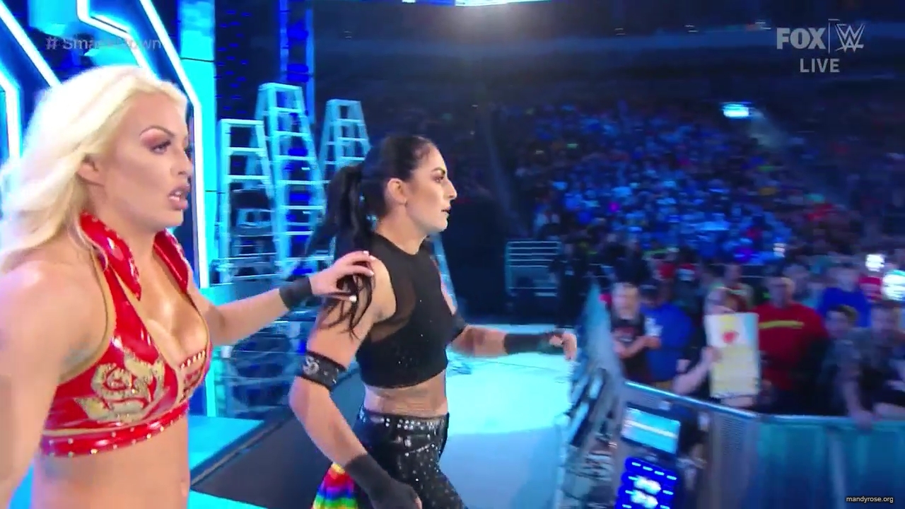 WWE_Friday_Night_SmackDown_2019_12_13_720p_HDTV_x264-NWCHD_mp40130.jpg