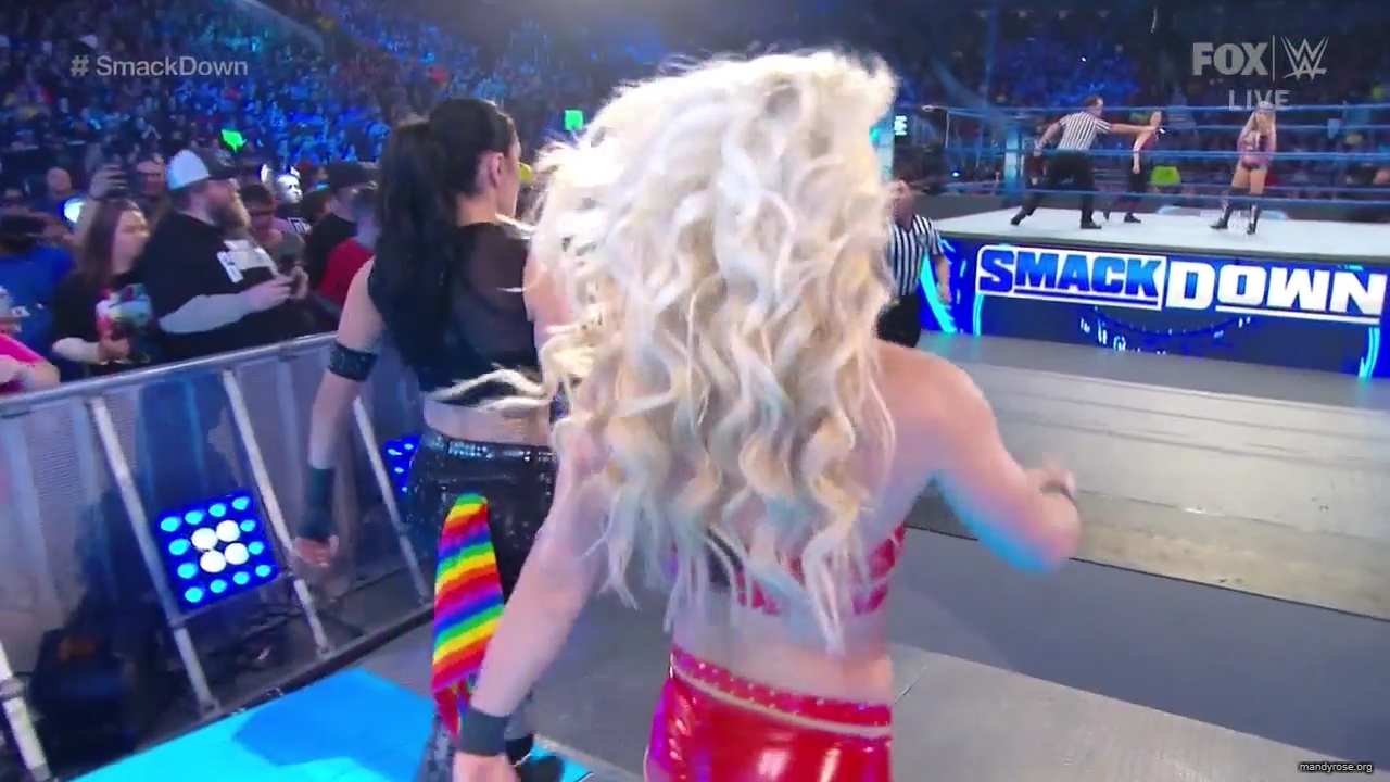 WWE_Friday_Night_SmackDown_2019_12_13_720p_HDTV_x264-NWCHD_mp40132.jpg