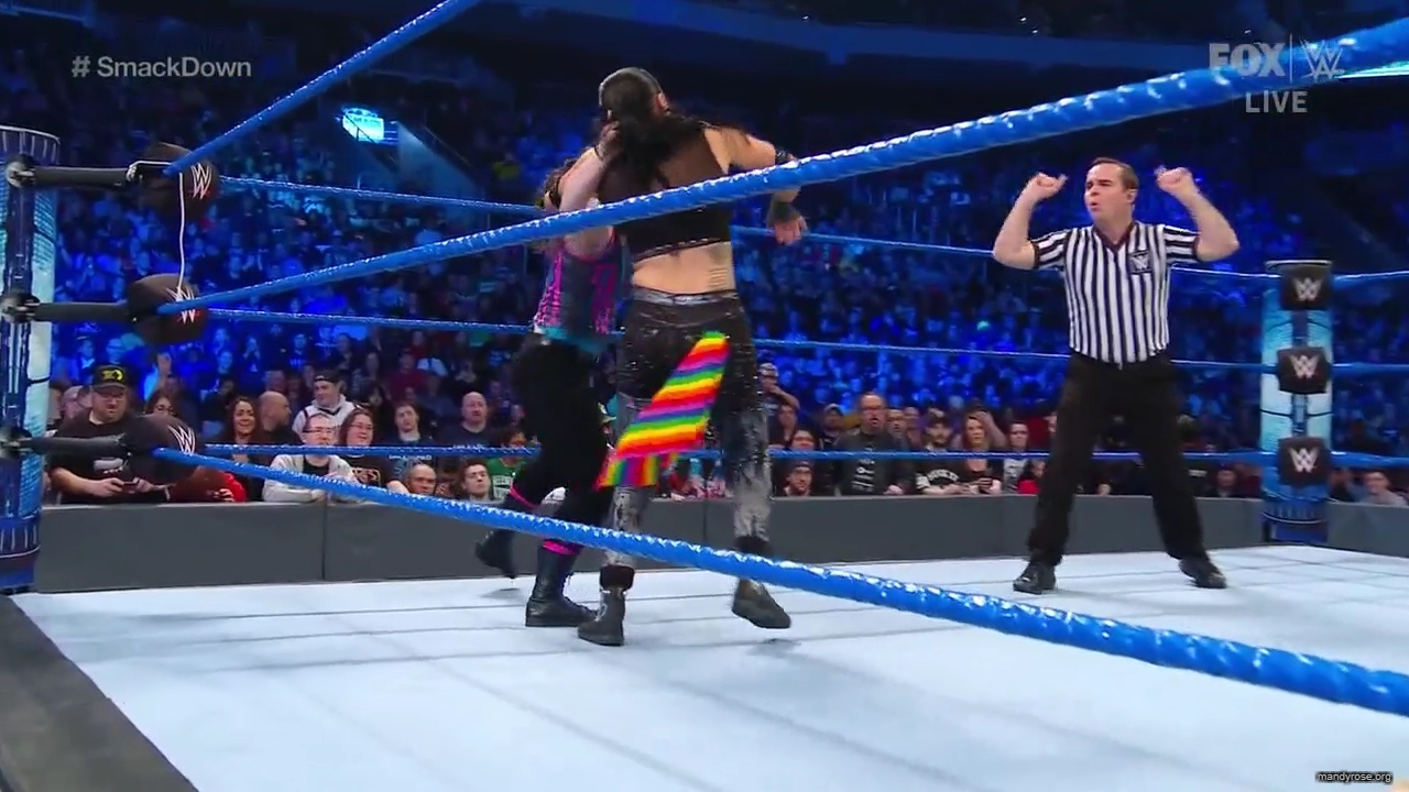 WWE_Friday_Night_SmackDown_2019_12_13_720p_HDTV_x264-NWCHD_mp40142.jpg