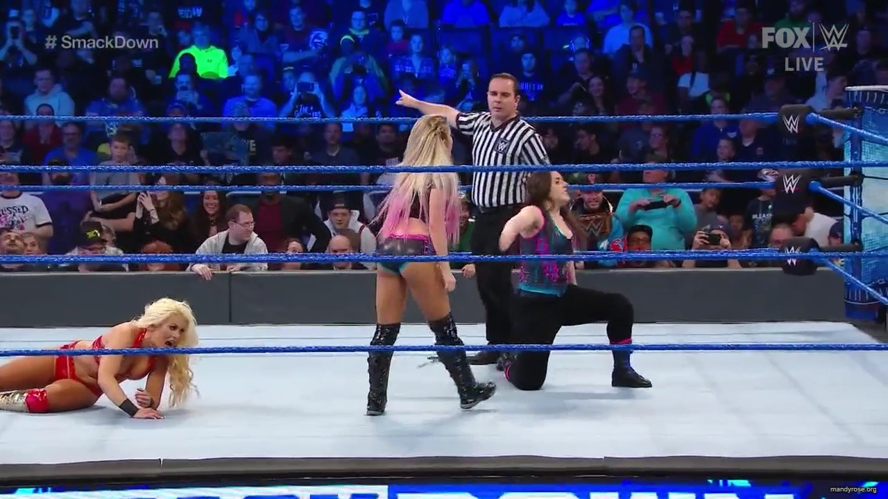 WWE_Friday_Night_SmackDown_2019_12_13_720p_HDTV_x264-NWCHD_mp40153.jpg